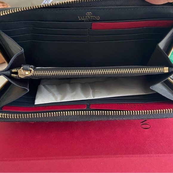 Valentino rockstud calfskin zipped wallet - Picture 2 of 3